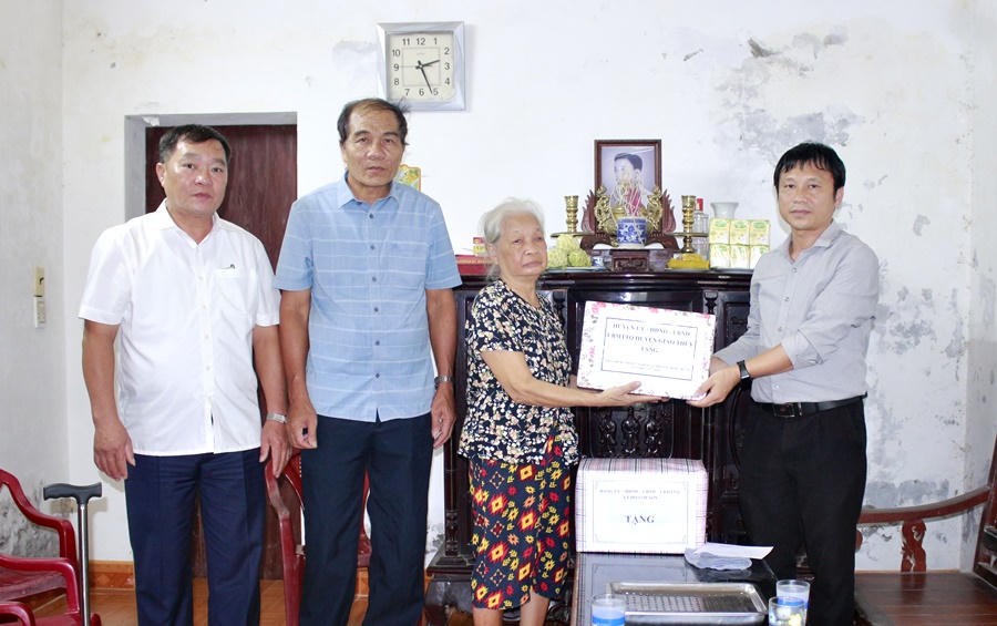 Phó Chủ tịch UBND huyện Giao Thủy Vũ Văn Chương hết lòng với chương trình nông thôn mới