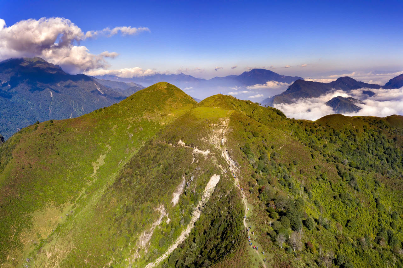 Chạy bằng cả trái tim giữa đại ngàn Tây Bắc nguyên sơ và hùng vĩ