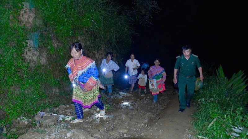 Lớp học thầy giáo Di nơi cổng trời xứ Thanh