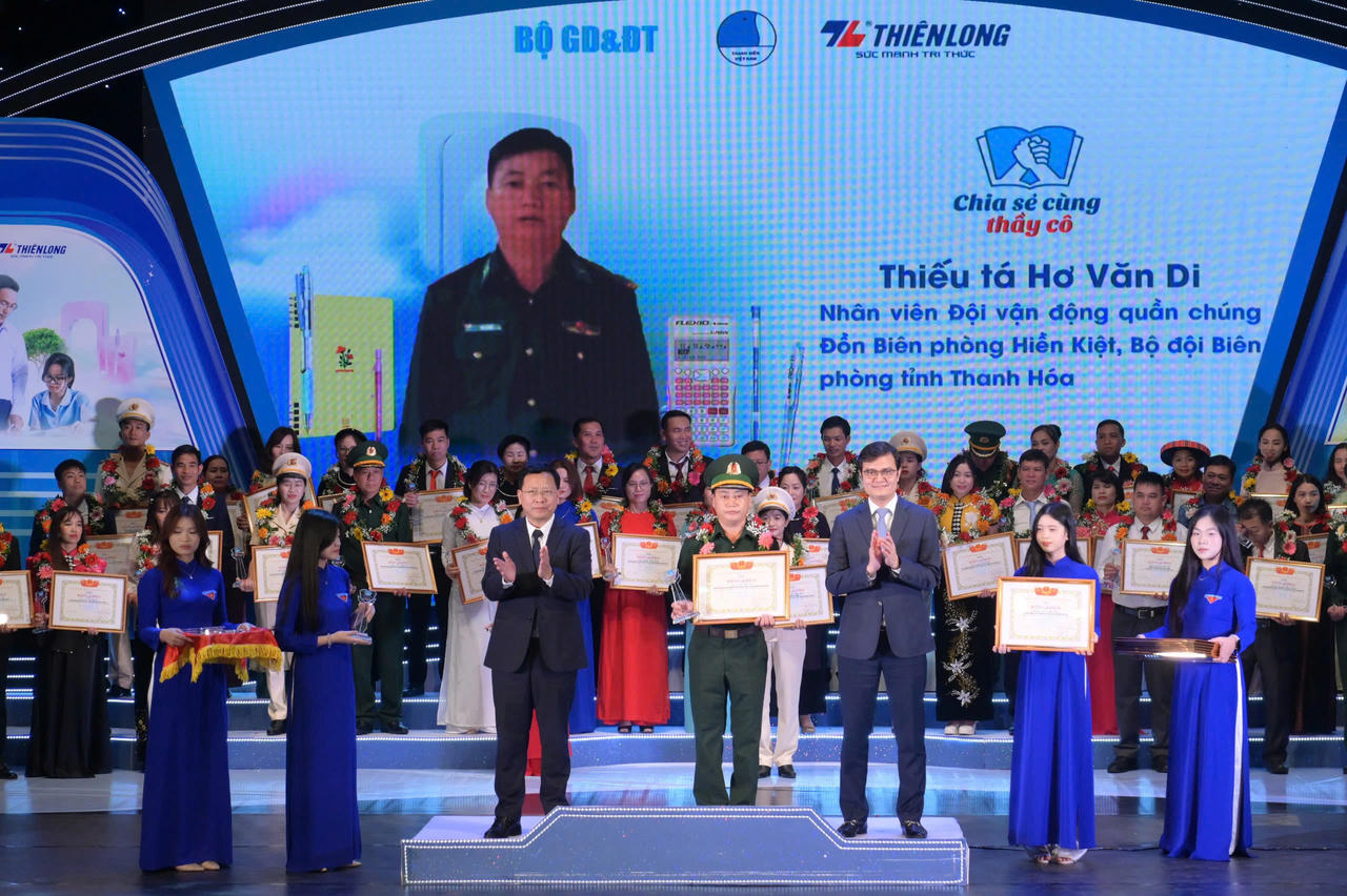 Lớp học thầy giáo Di nơi cổng trời xứ Thanh