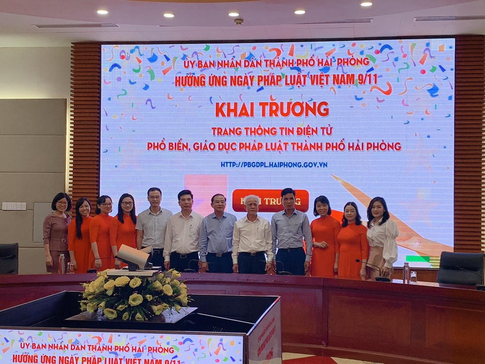 Chị Lưu Thị Thu Huyền: Hơn 20 năm tận tuỵ đưa pháp luật đến với người dân thành phố Cảng