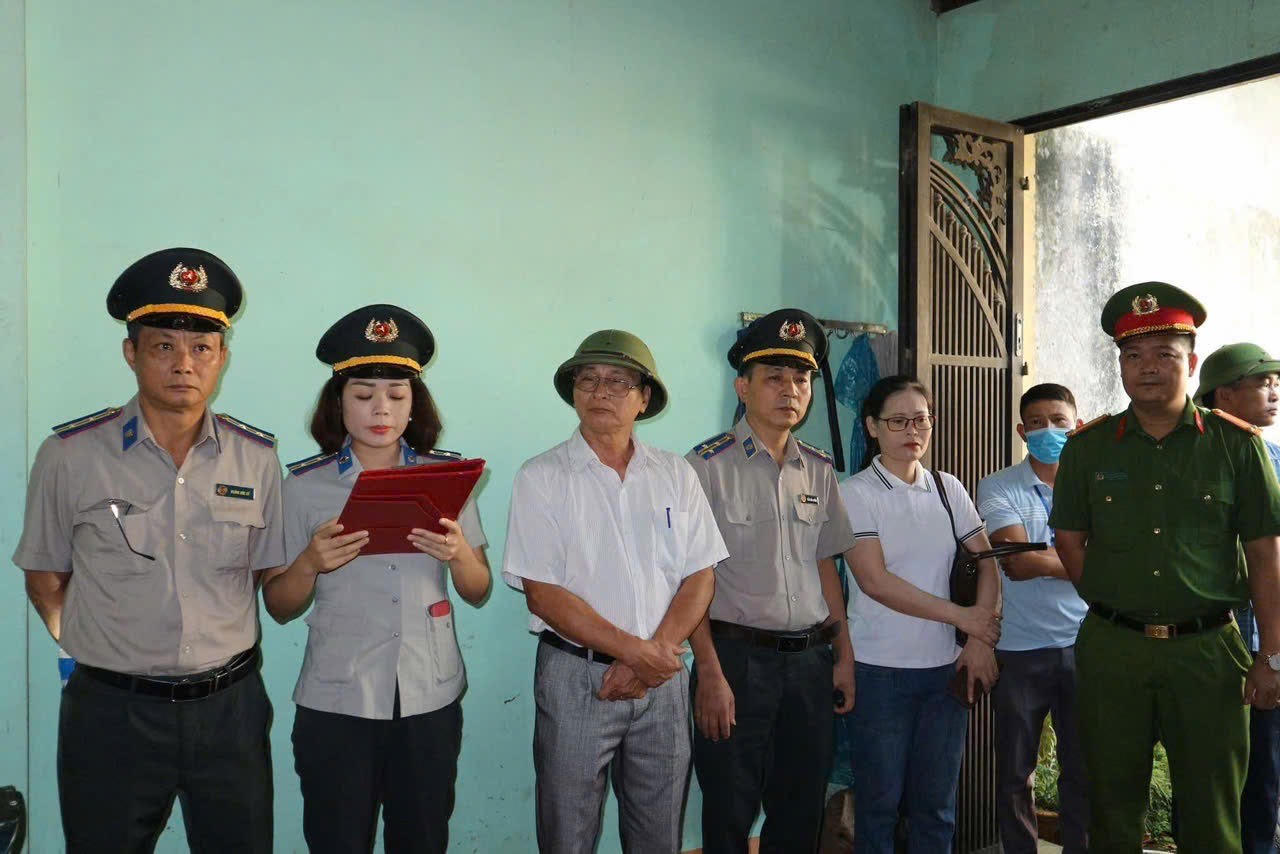 Chấp hành viên Hồ Kim Anh: Thành công với phương pháp “mưa dầm thấm lâu”