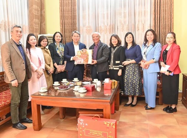 Lãnh đạo Bộ Tư pháp thăm, chúc Tết gia đình các đồng chí nguyên lãnh đạo Bộ