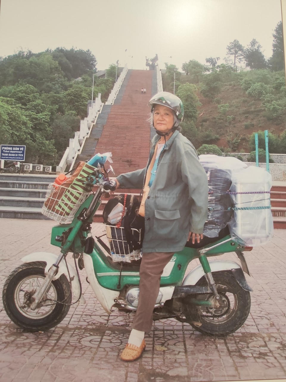 Nữ họa sĩ Đặng Ái Việt: Người chép sử bằng bút lông trên hành trình dặm dài đất nước