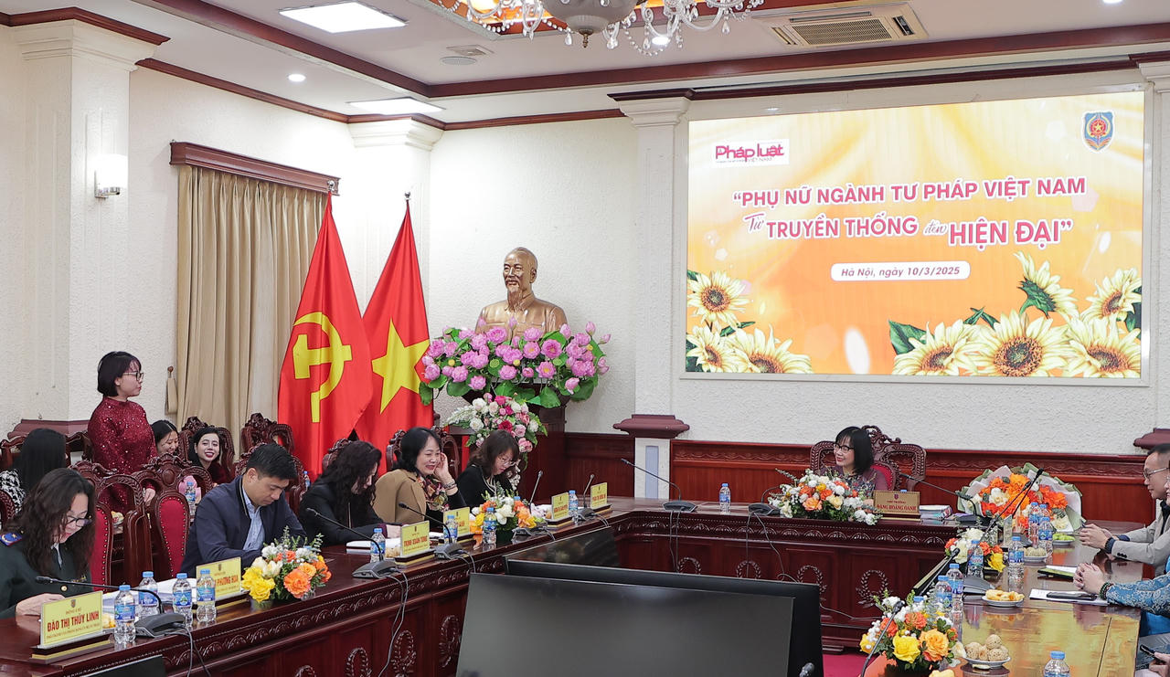 Thứ trưởng Đặng Hoàng Oanh nói chuyện chuyên đề "Phụ nữ Ngành Tư pháp Việt Nam - Từ truyền thống đến hiện đại"