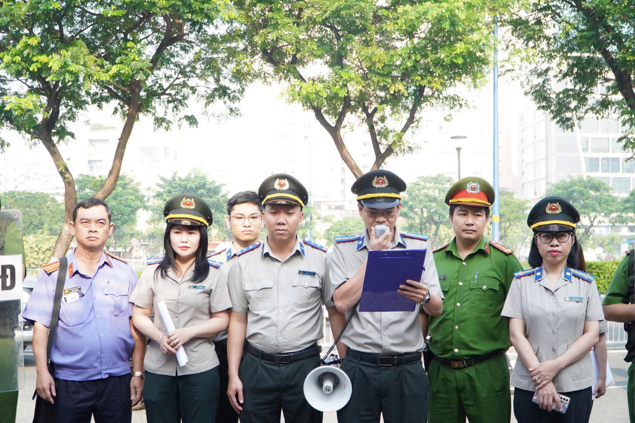 Phó Cục trưởng Thi hành án dân sự Tp. Hồ Chí Minh Trần Phương Hồng: "Nghề nghiệp gắn với cuộc đời mình"