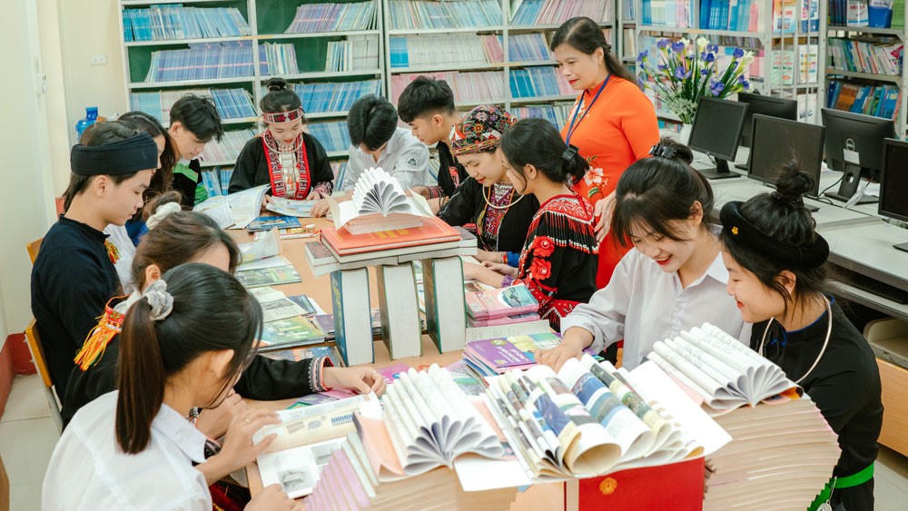 Nhà giáo nhân dân Vũ Thị Hạnh: Người “lái đò” mát tay, say mê nghiên cứu khoa học