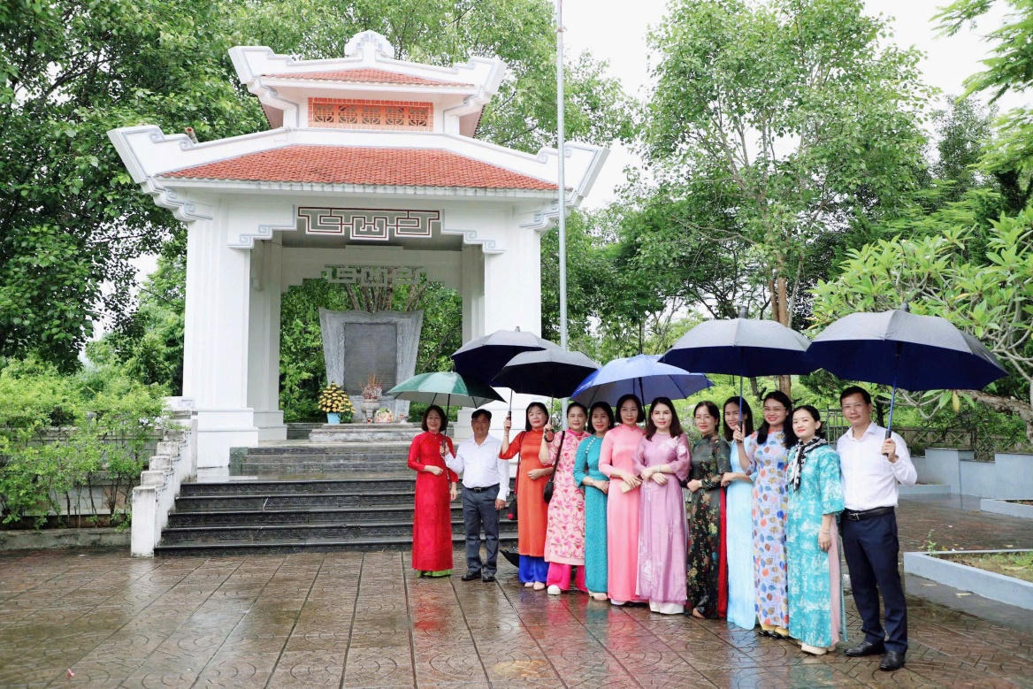 Sở Tư pháp Bình Thuận báo công và dâng hương tại Khu Di tích lịch sử Bộ Tư pháp 