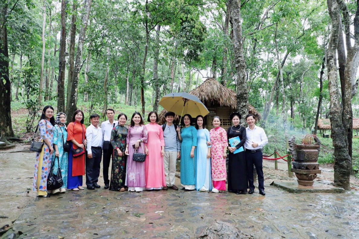 Sở Tư pháp Bình Thuận báo công và dâng hương tại Khu Di tích lịch sử Bộ Tư pháp 