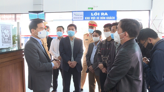 Quảng Ninh bố trí xe đưa đón người lao động trở lại làm việc sau Tết