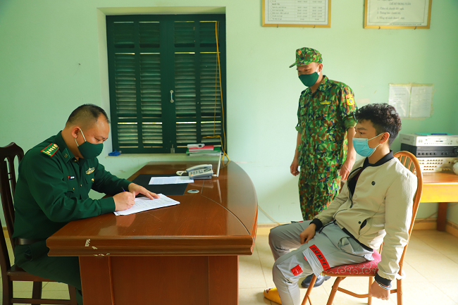 Bắt giữ 3 đối tượng tổ chức đưa người xuất cảnh trái phép