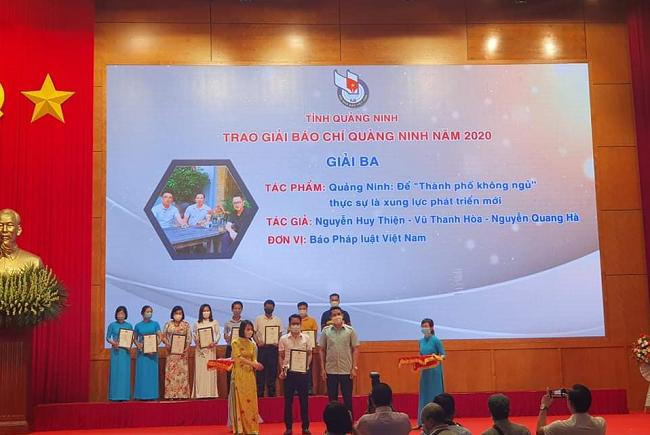Báo Pháp luật Việt Nam nhận Giải Báo chí Quảng Ninh 2020