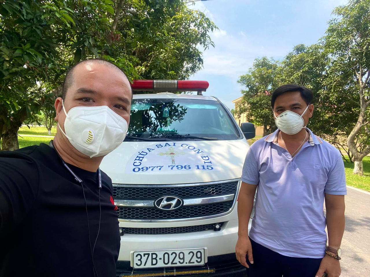 Cảm động tấm lòng của hai tài xế xứ Nghệ trốn vợ con ra “chia lửa” cùng Bắc Giang