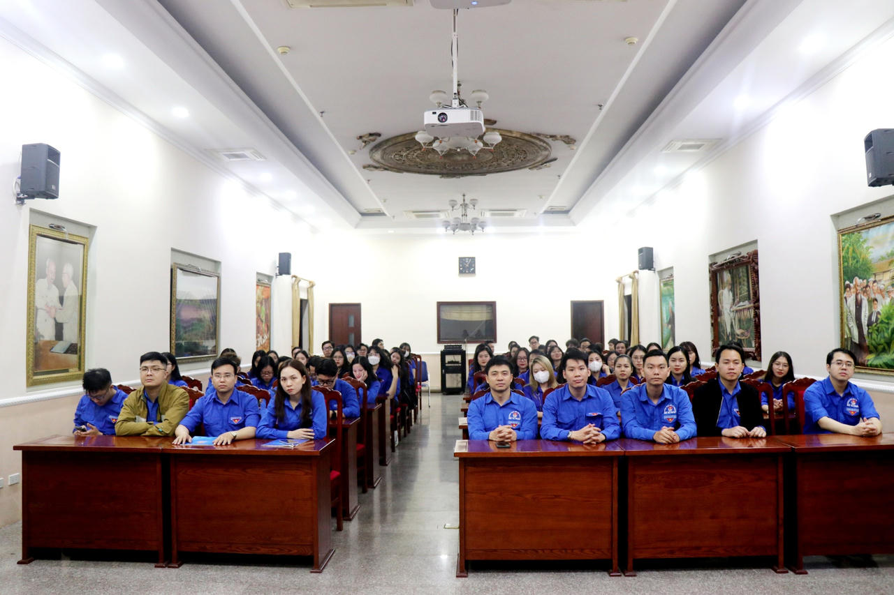 Tuổi trẻ Bộ Tư pháp báo công dâng Bác 