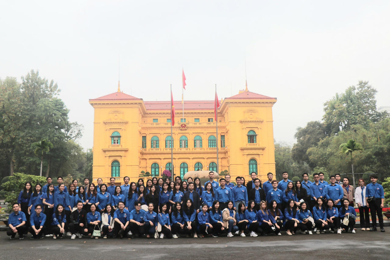 Tuổi trẻ Bộ Tư pháp báo công dâng Bác 