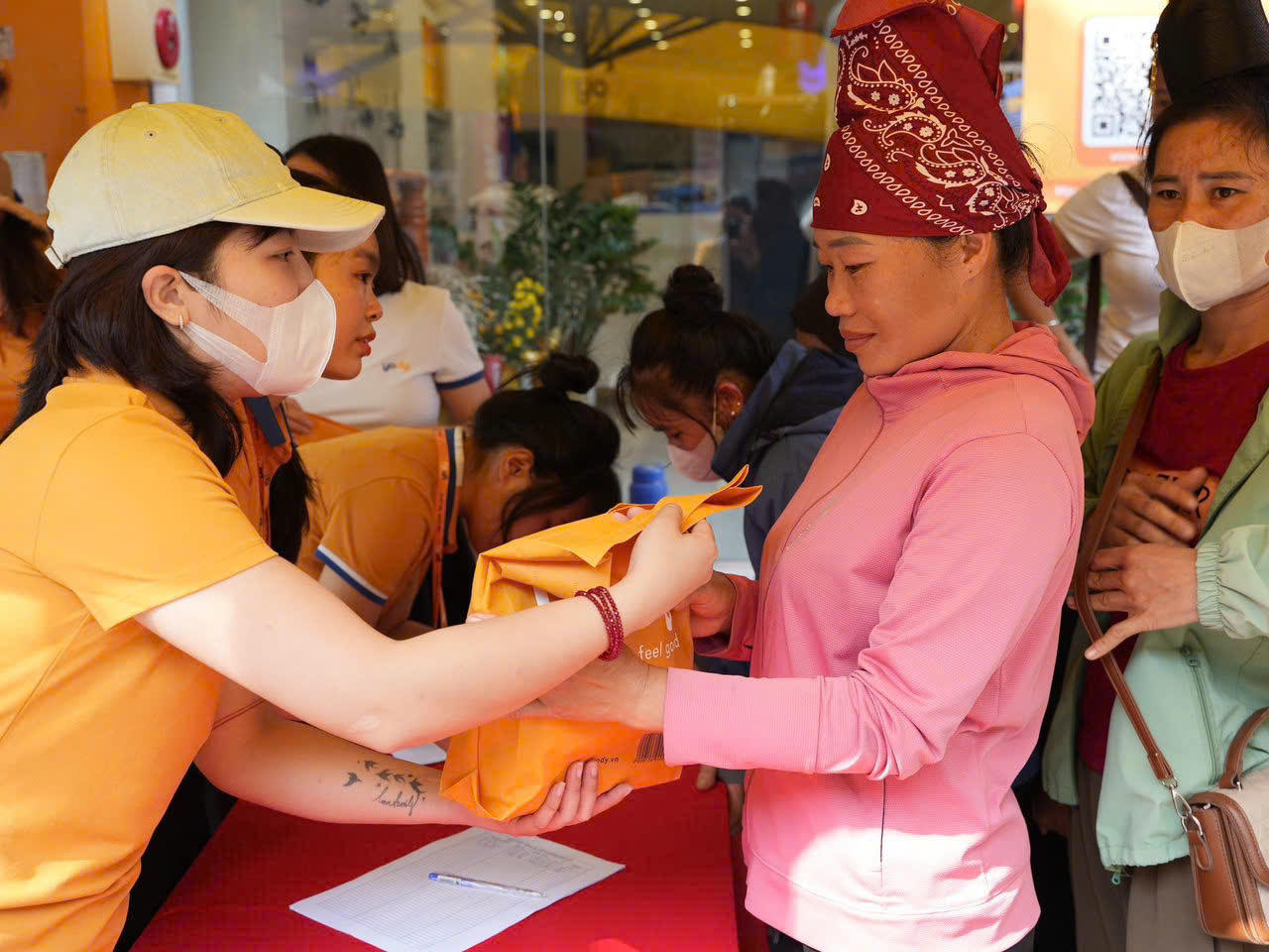 YODY 'thần tốc' hỗ trợ 25.000 sản phẩm cho bà con vùng bão lũ