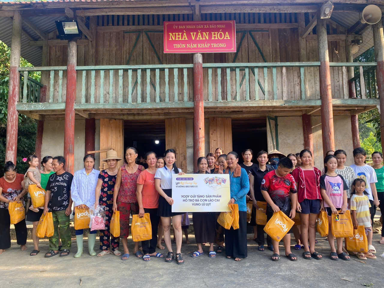 YODY 'thần tốc' hỗ trợ 25.000 sản phẩm cho bà con vùng bão lũ