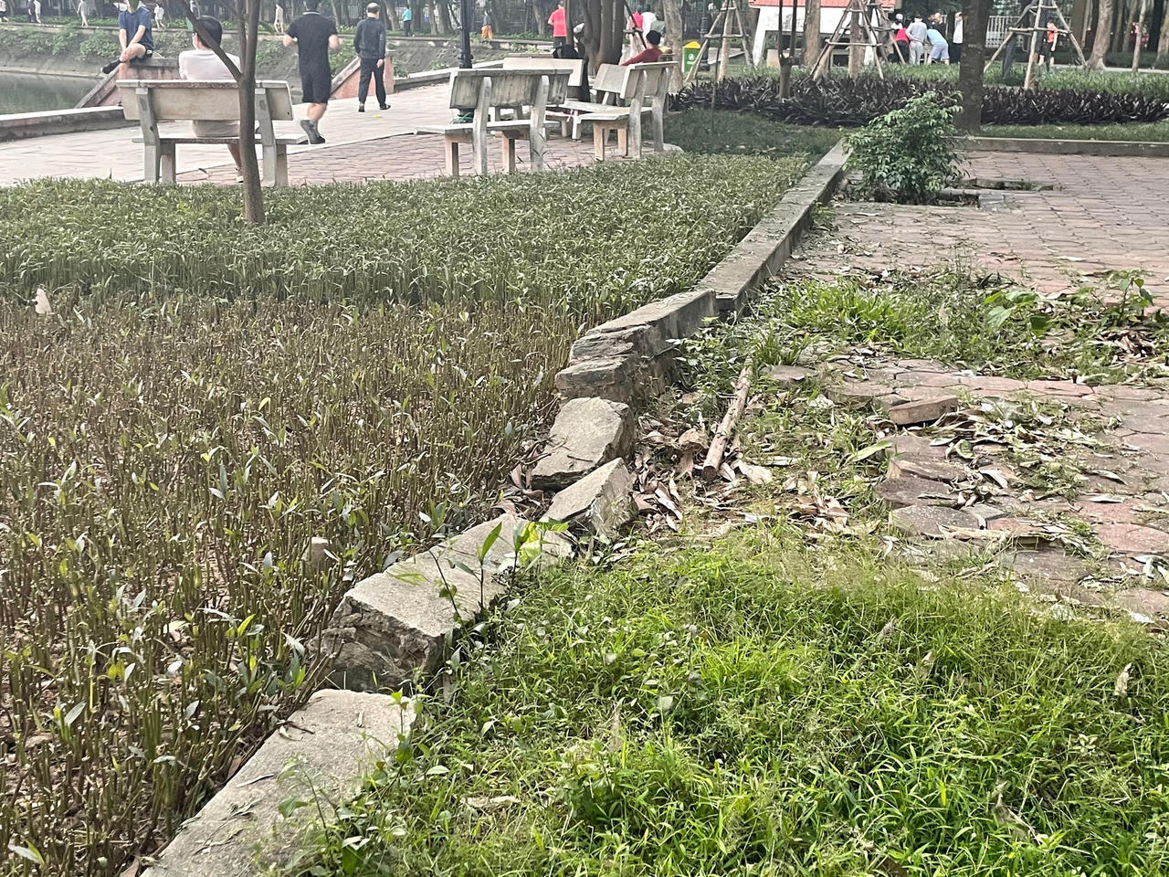 Công viên Hà Nội xuống cấp trầm trọng, gây nguy hiểm cho người dân