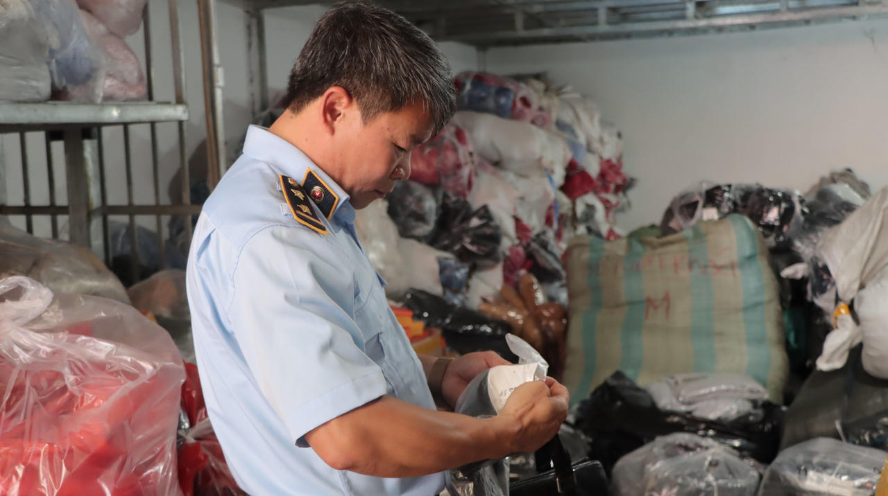 Phát hiện tổng kho hàng nhái chuyên bán online lớn nhất Tuyên Quang