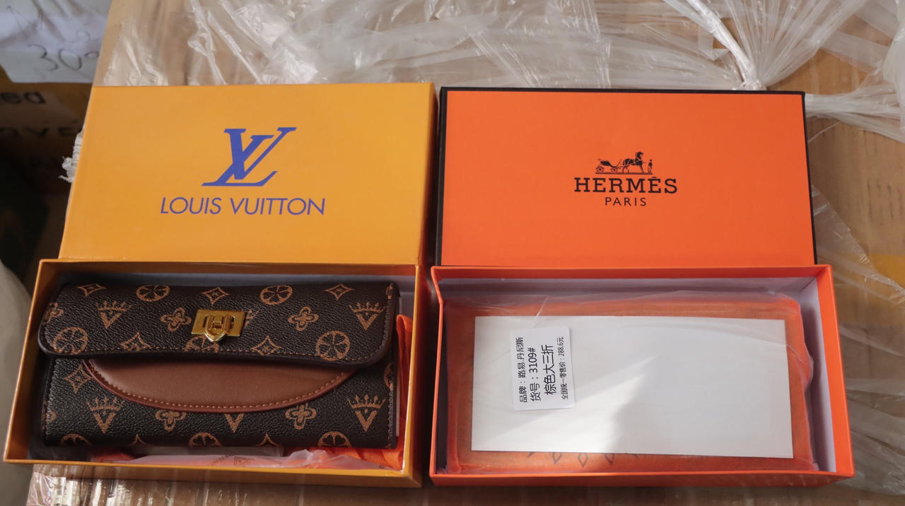 Phát hiện tổng kho hàng nhái chuyên bán online lớn nhất Tuyên Quang