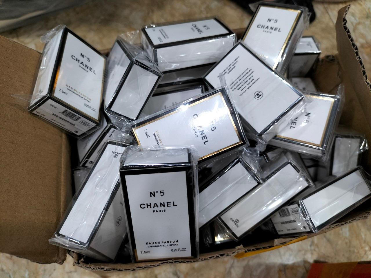 Phát hiện tổng kho hàng nhái chuyên bán online lớn nhất Tuyên Quang