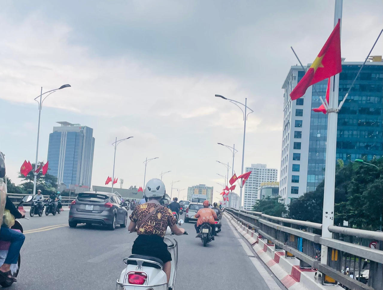 Hà Nội rực rỡ mừng kỷ niệm 68 năm Giải phóng Thủ đô