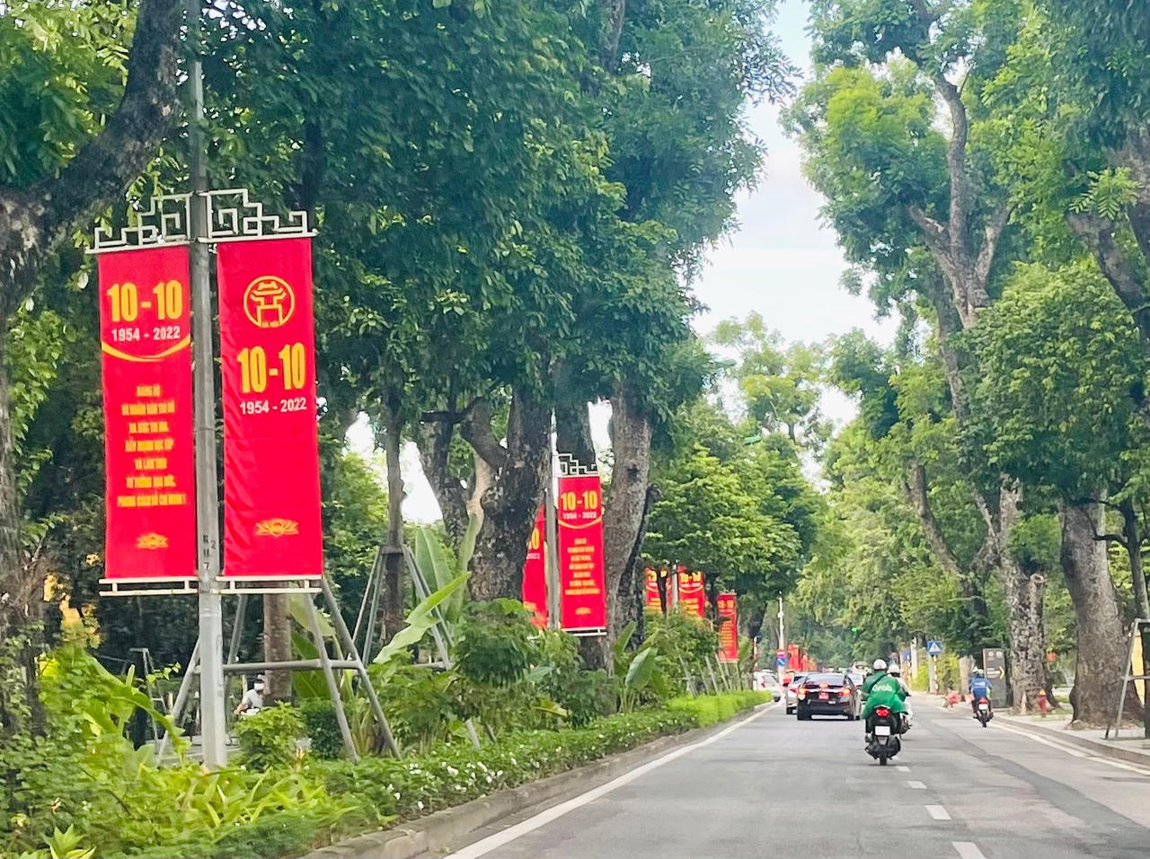 Hà Nội rực rỡ mừng kỷ niệm 68 năm Giải phóng Thủ đô