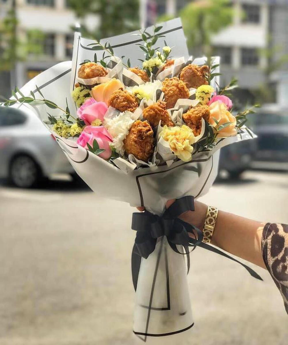 Thú vị với những bó hoa 20/10 "độc nhất vô nhị"