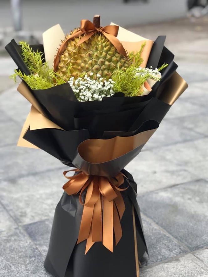 Thú vị với những bó hoa 20/10 "độc nhất vô nhị"