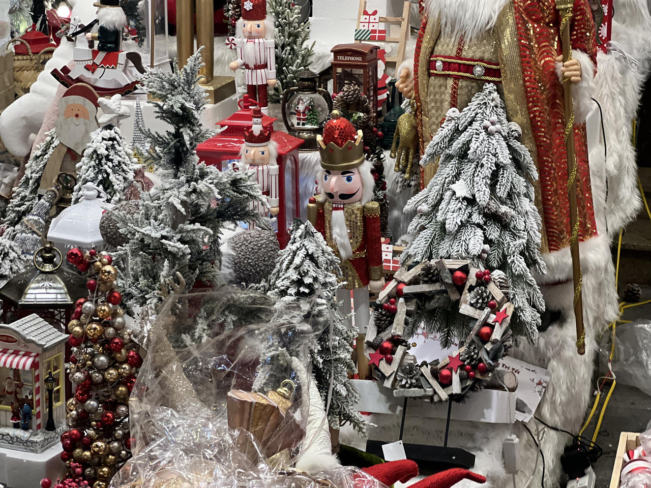 Thị trường Giáng sinh sôi động sớm