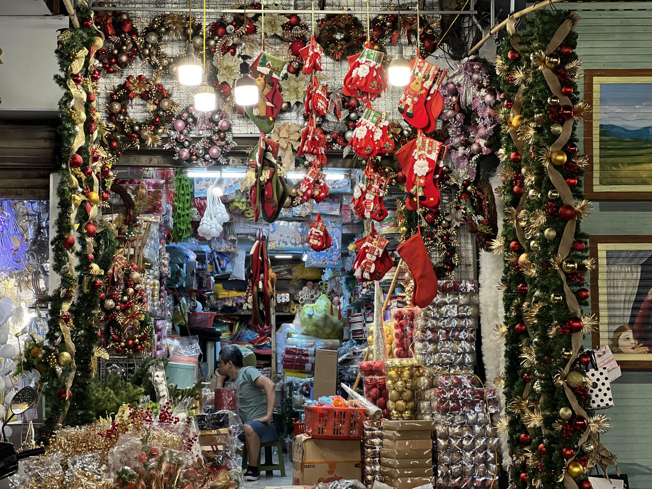 Thị trường Giáng sinh sôi động sớm