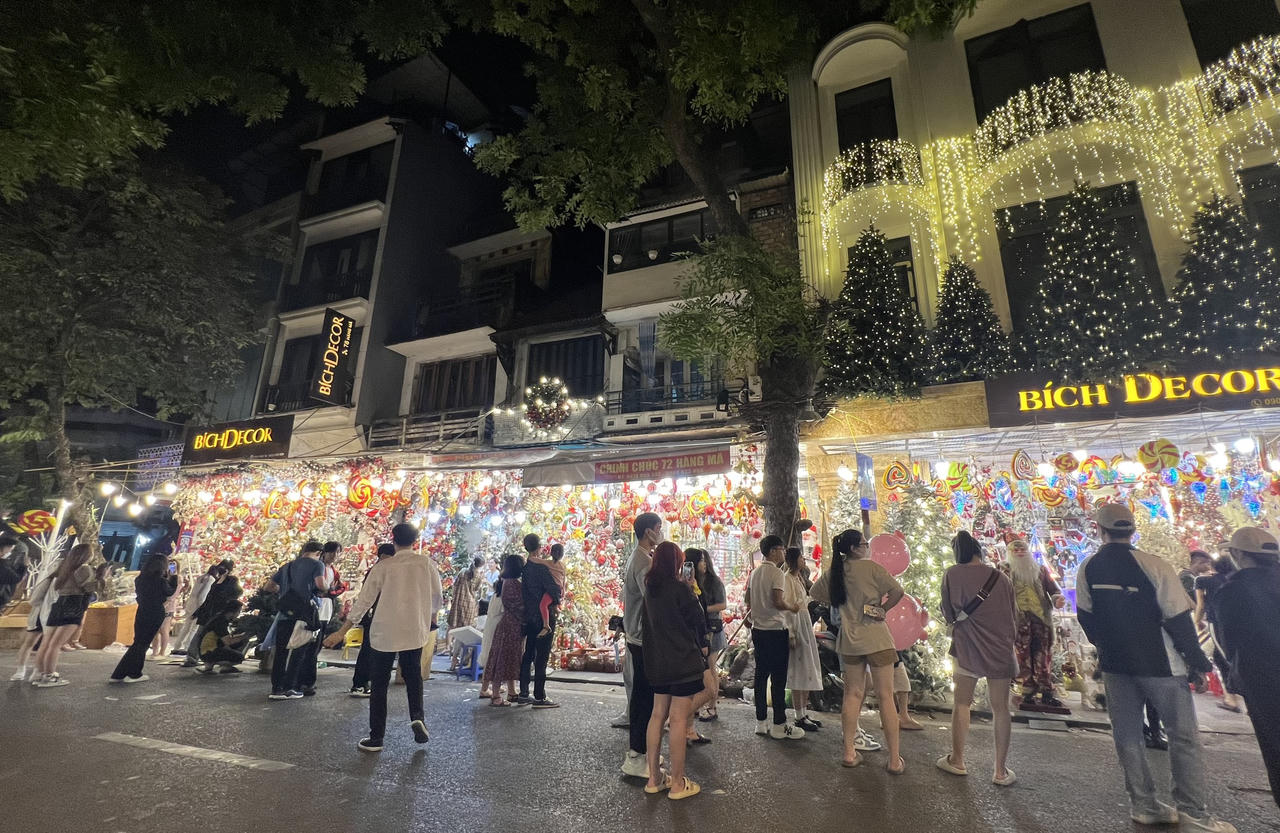 Thị trường Giáng sinh sôi động sớm