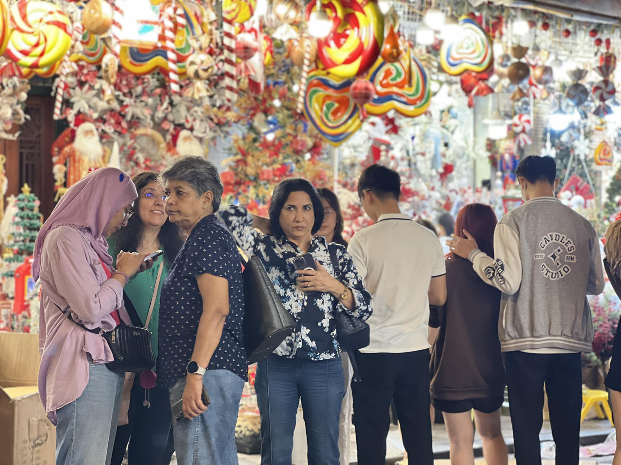 Thị trường Giáng sinh sôi động sớm