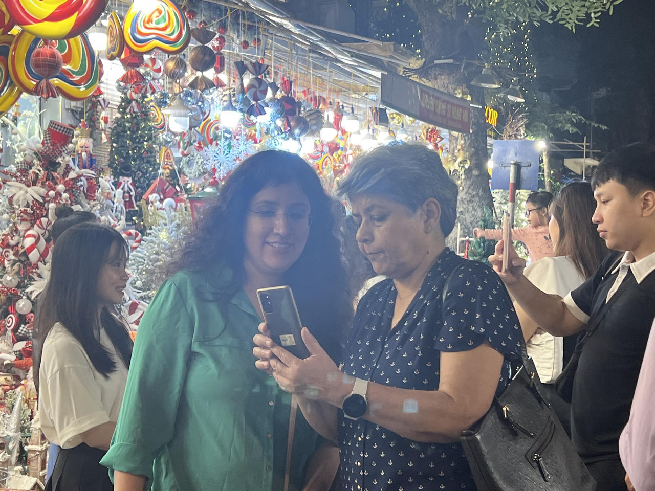 Thị trường Giáng sinh sôi động sớm