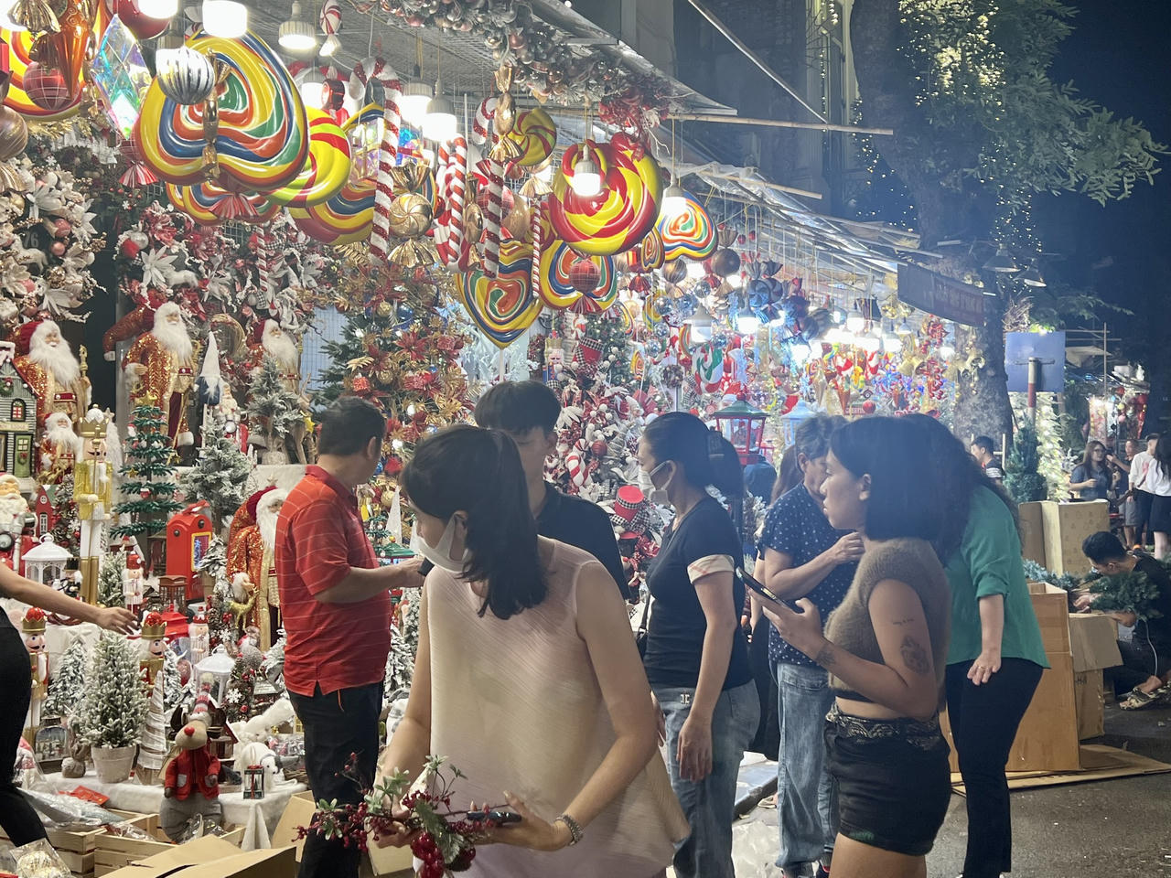 Thị trường Giáng sinh sôi động sớm