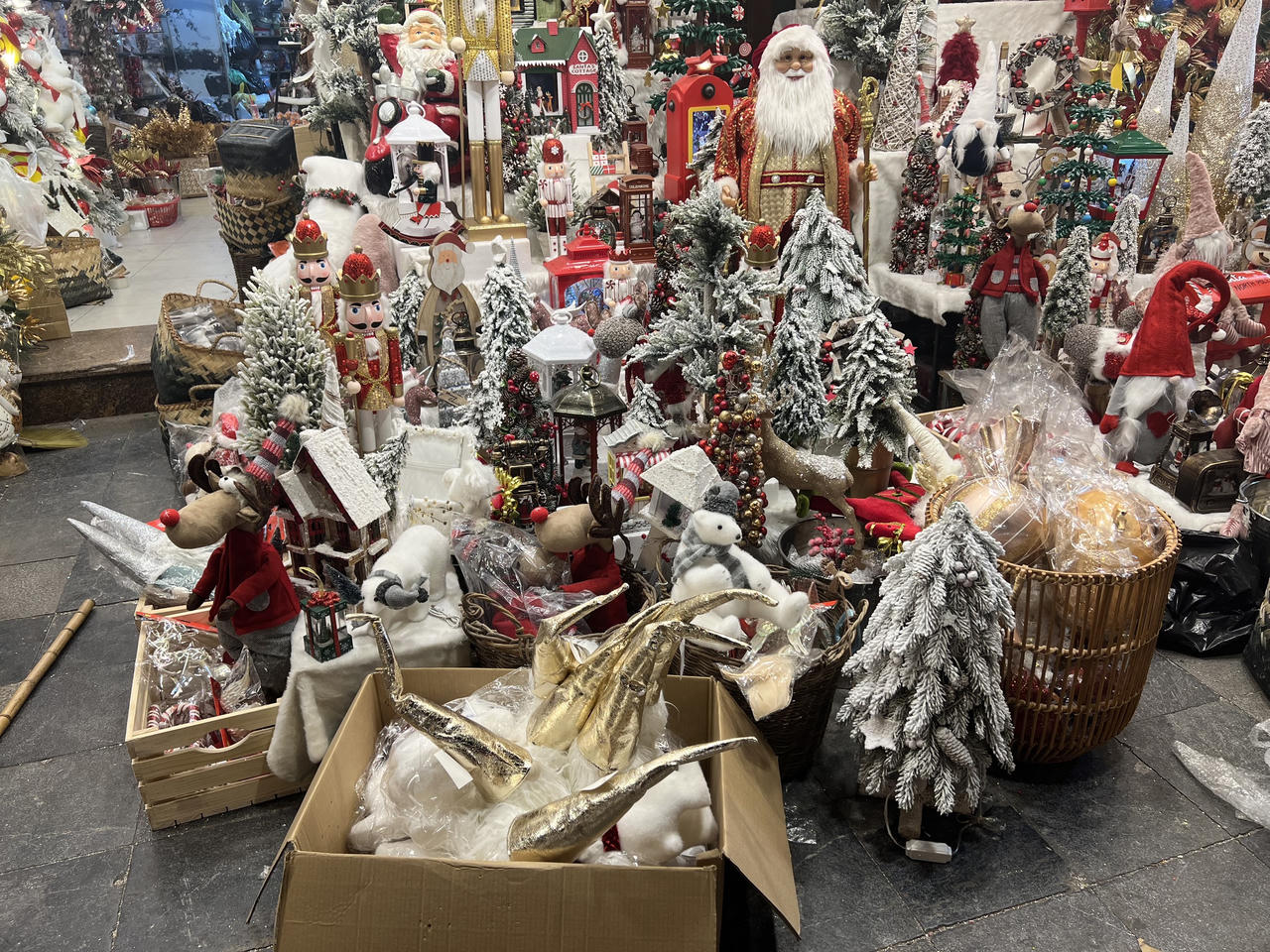 Thị trường Giáng sinh sôi động sớm