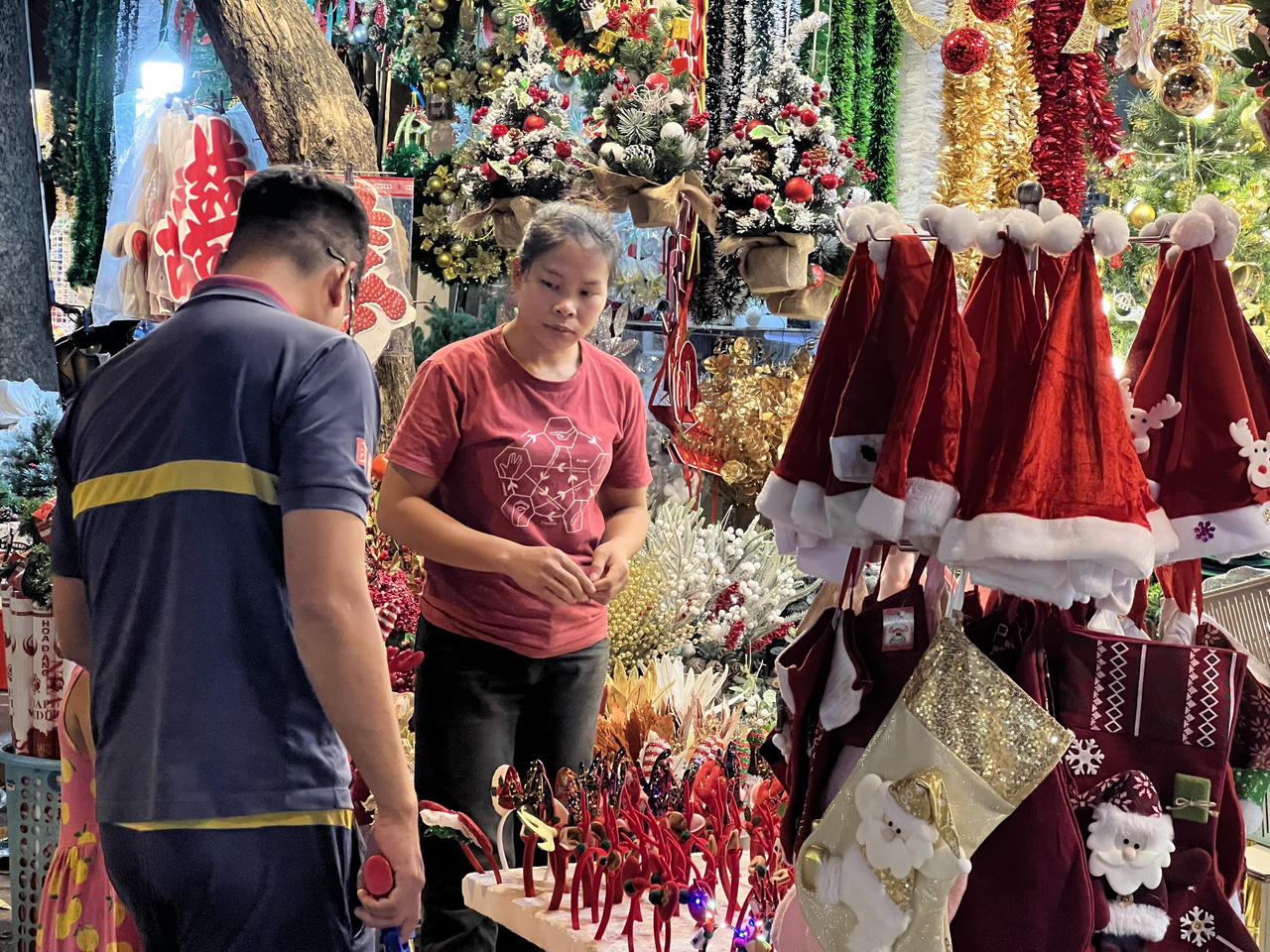 Thị trường Giáng sinh sôi động sớm