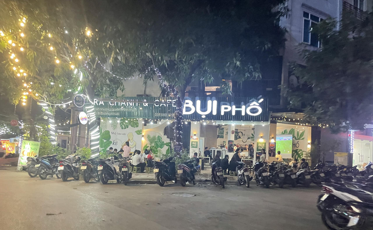 Hàng quán Hà Nội hút khách mùa World Cup