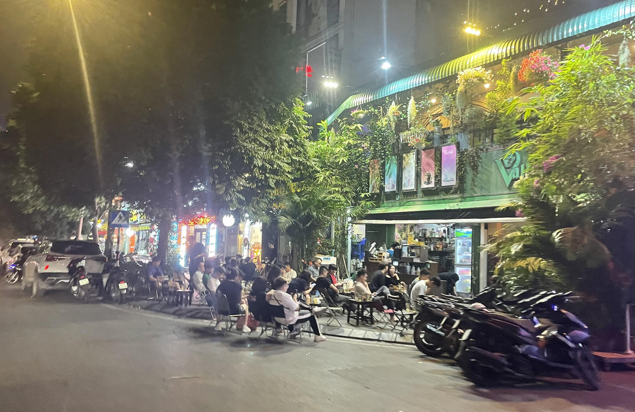 Hàng quán Hà Nội hút khách mùa World Cup