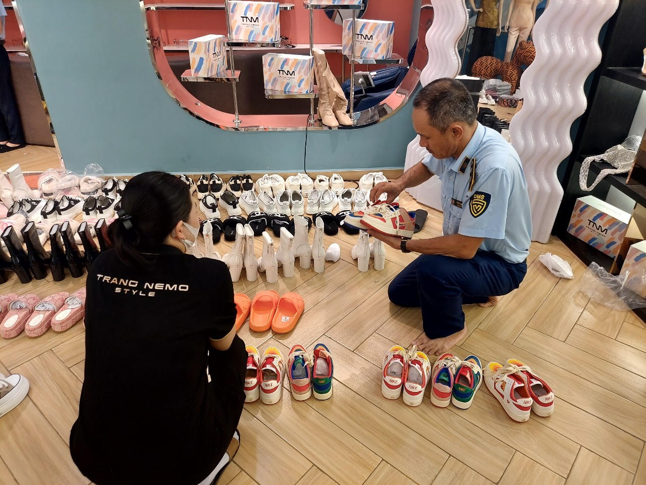 Phát hiện nhiều sản phẩm nghi giả mạo nhãn hiệu tại cửa hàng của Trang Nemo