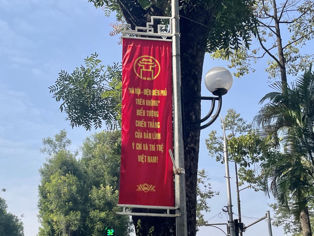 Hà Nội 'khoác áo mới' mừng kỷ niệm Chiến thắng 'Hà Nội - Điện Biên Phủ trên không'