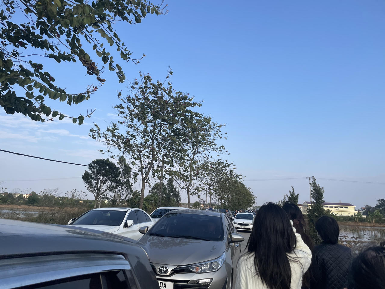 'Biển người' đổ về Địa Tạng Phi Lai Tự mùng 3 Tết