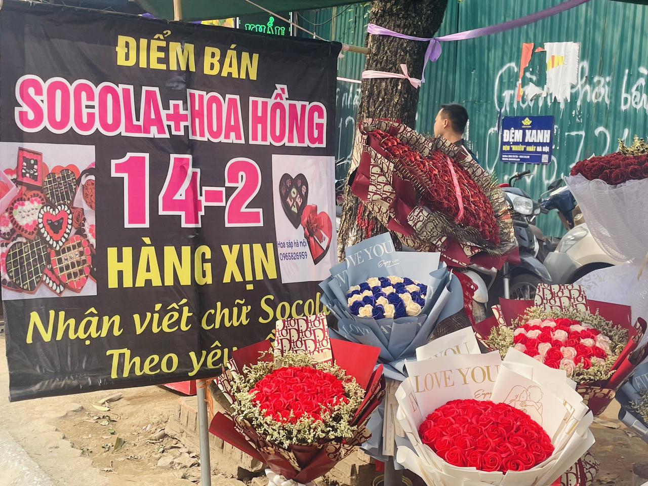 Hà Nội sôi động thị trường quà tặng ngày Lễ tình nhân 14/2 