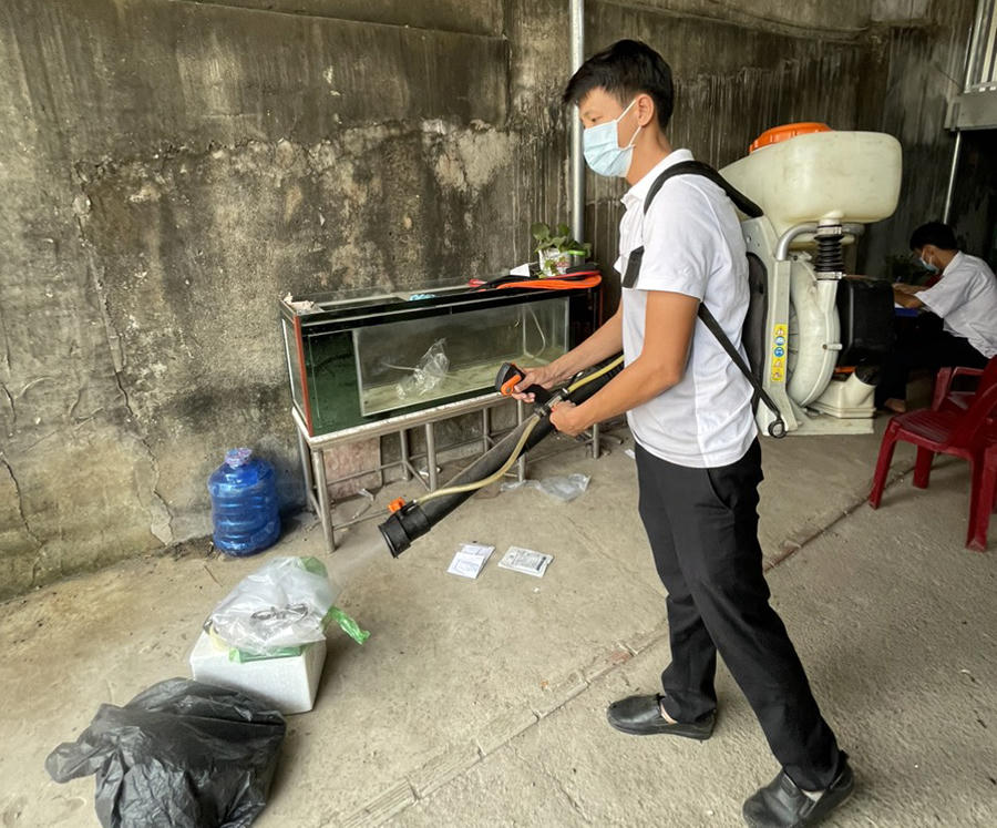 Nhân viên thú y bị chó dại cắn 