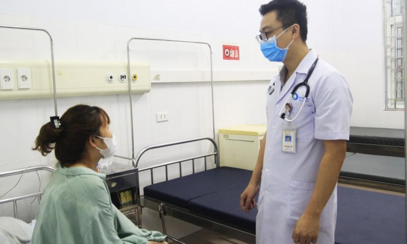 Cô gái 28 tuổi nhập viện vì thường xuyên ăn bún bò tái kèm rau sống