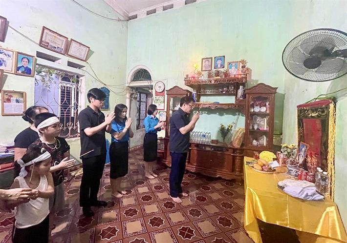 Bộ GD&ĐT đến chia buồn với gia đình cô giáo tử nạn trên đường đến trường