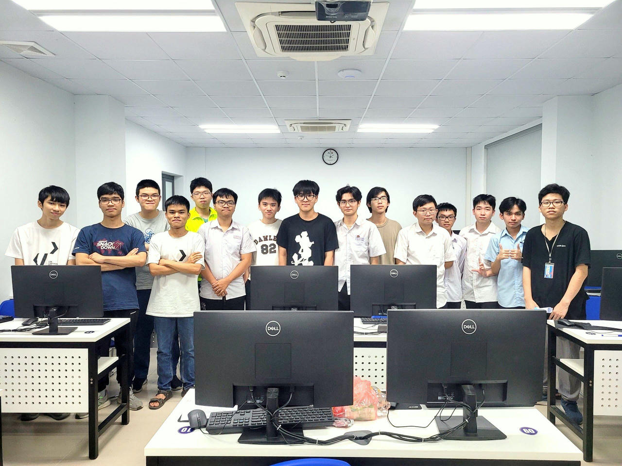 6 học sinh Việt Nam đoạt huy chương tại Olympic Tin học Châu Á Thái Bình Dương