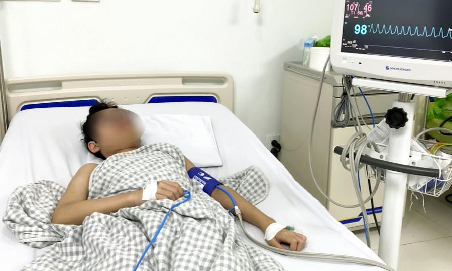 Bé trai 14 tuổi nhập viện sau khi ăn thịt baba