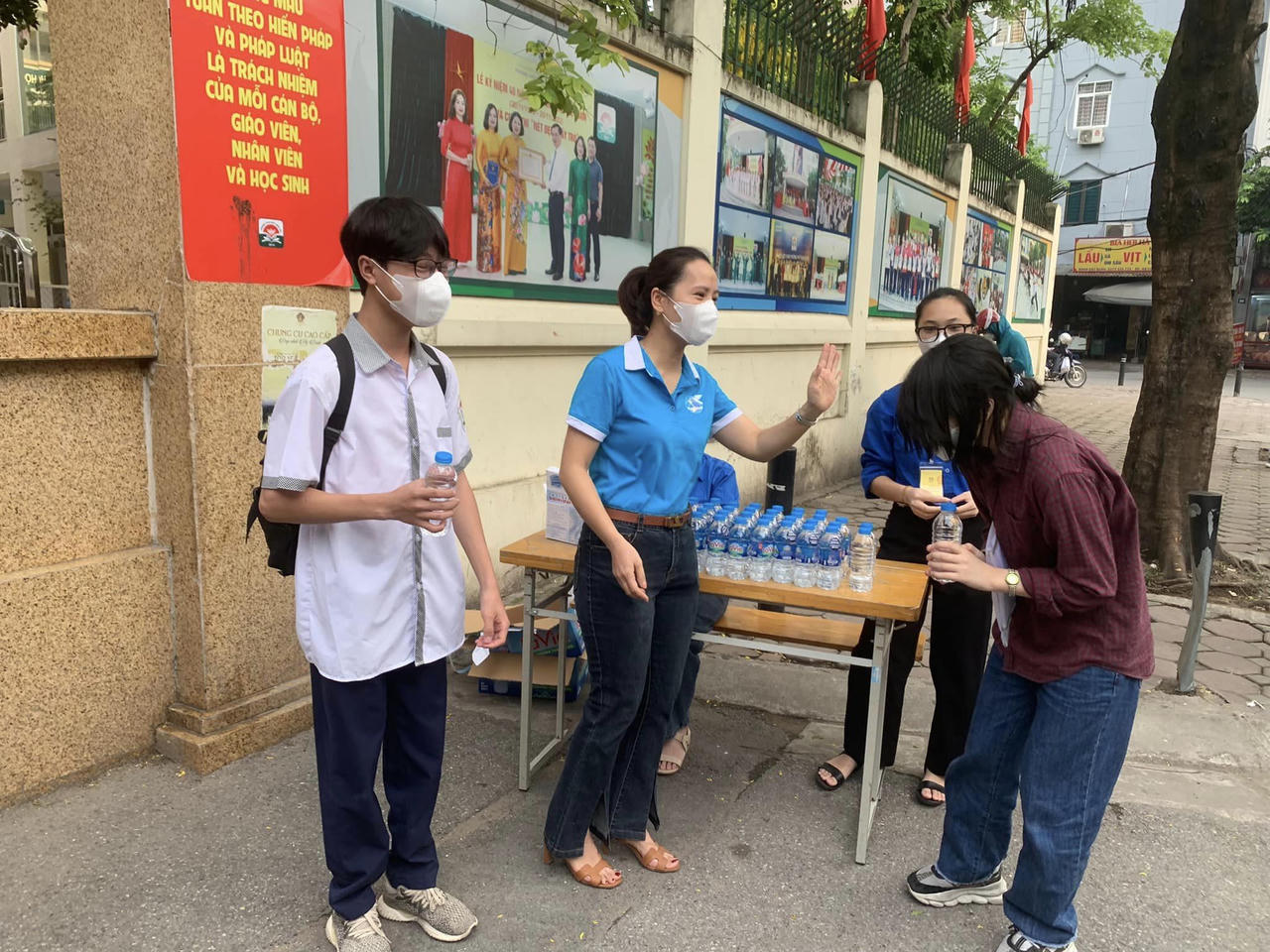 Hơn 100.000 thí sinh Hà Nội bước vào môn thi đầu tiên tranh suất vào 10 công lập