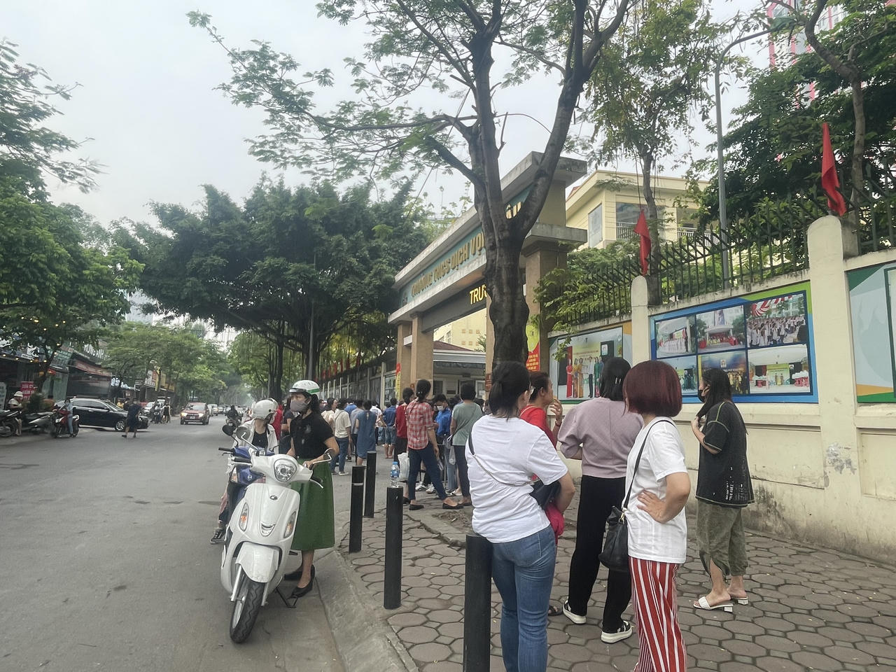 Hơn 100.000 thí sinh Hà Nội bước vào môn thi đầu tiên tranh suất vào 10 công lập